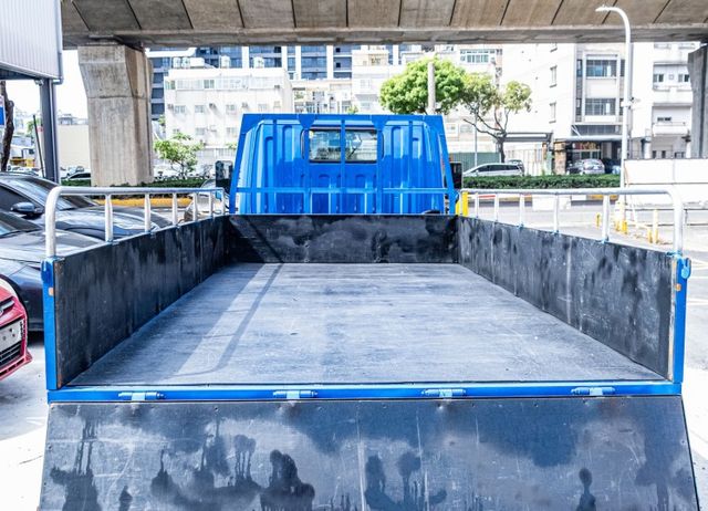 堅達框式長軸手排貨車 原廠5頓加裝四路行車監控 倒車雷達 自動大燈 車道偏離警示 可開發票 原廠保養  第9張相片