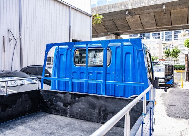 堅達框式長軸手排貨車 原廠5頓加裝四路行車監控 倒車雷達 自動大燈 車道偏離警示 可開發票 原廠保養  第10張相片