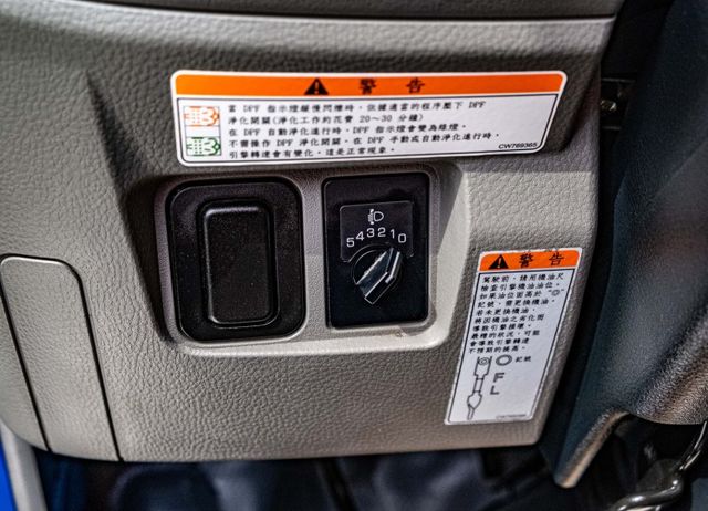 堅達框式長軸手排貨車 原廠5頓加裝四路行車監控 倒車雷達 自動大燈 車道偏離警示 可開發票 原廠保養  第15張相片