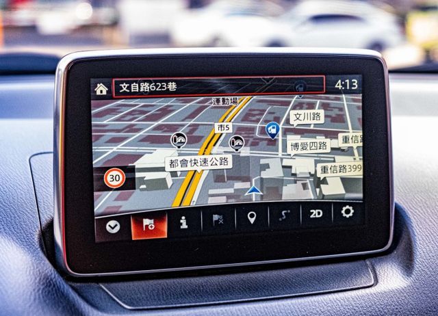 SKY-G尊榮版 I-KEY 恆溫空調 6安全氣囊 衛星導航 倒車影像 動態穩定系統 循跡防滑  第12張相片