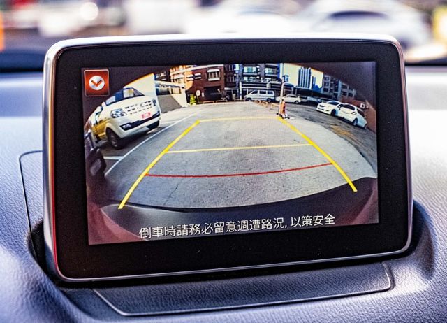 SKY-G尊榮版 I-KEY 恆溫空調 6安全氣囊 衛星導航 倒車影像 動態穩定系統 循跡防滑  第13張相片