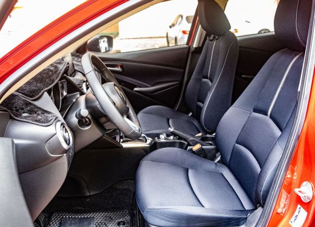 15S PT版 定速巡航 車道偏移警示 無線充電 Apple CarPlay 倒車顯影 自動感應頭燈 全原廠保養  第7張相片