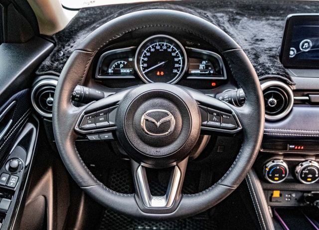 15S PT版 定速巡航 車道偏移警示 無線充電 Apple CarPlay 倒車顯影 自動感應頭燈 全原廠保養  第10張相片