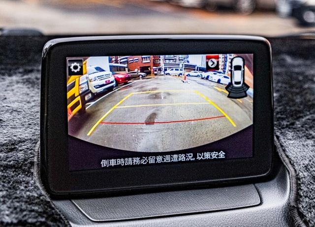 15S PT版 定速巡航 車道偏移警示 無線充電 Apple CarPlay 倒車顯影 自動感應頭燈 全原廠保養  第14張相片