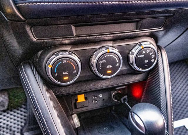 15S PT版 定速巡航 車道偏移警示 無線充電 Apple CarPlay 倒車顯影 自動感應頭燈 全原廠保養  第15張相片