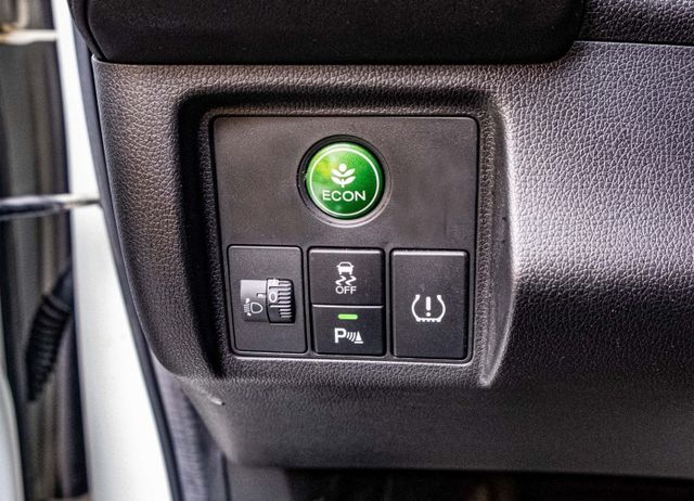 VTi-S版 定速巡航 LED日行燈 觸控恆溫空調 換檔快撥 6顆安全氣囊 倒車雷達 I-Key 僅跑4萬多公里  第18張相片