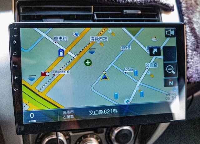 行家智慧影音版 車頂行李架 皮椅 衛星導航 恆溫空調 倒車顯示 電子後視鏡 抬頭顯示器 僅跑4萬多公里  第15張相片