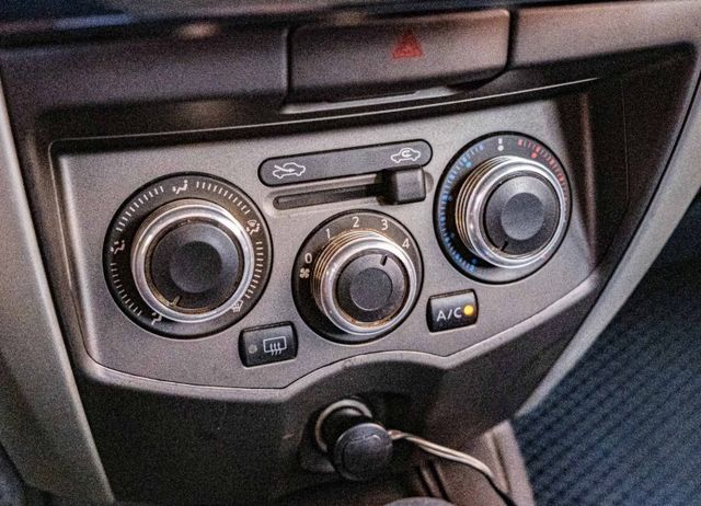 行家智慧影音版 車頂行李架 皮椅 衛星導航 恆溫空調 倒車顯示 電子後視鏡 抬頭顯示器 僅跑4萬多公里  第16張相片