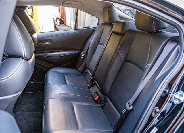 2022年式 油電尊爵版 ACC全速域 I-KEY 恆溫空調 7顆安全氣囊 倒車顯影 盲點偵測 原廠保固中  第8張相片