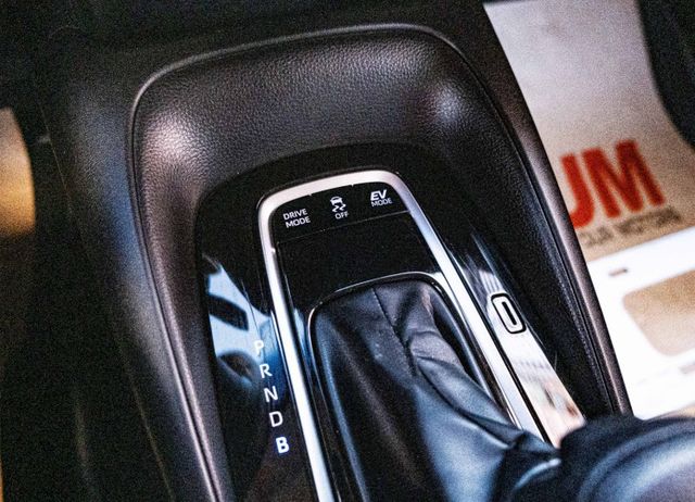 2022年式 油電尊爵版 ACC全速域 I-KEY 恆溫空調 7顆安全氣囊 倒車顯影 盲點偵測 原廠保固中  第16張相片