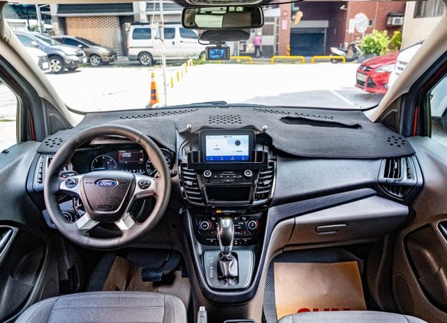 玩咖版 HID頭燈 I-KEY 全景天窗 車頂行李架 雙前加熱椅 倒車顯影 ACC跟車 原廠6年保固中  第6張相片