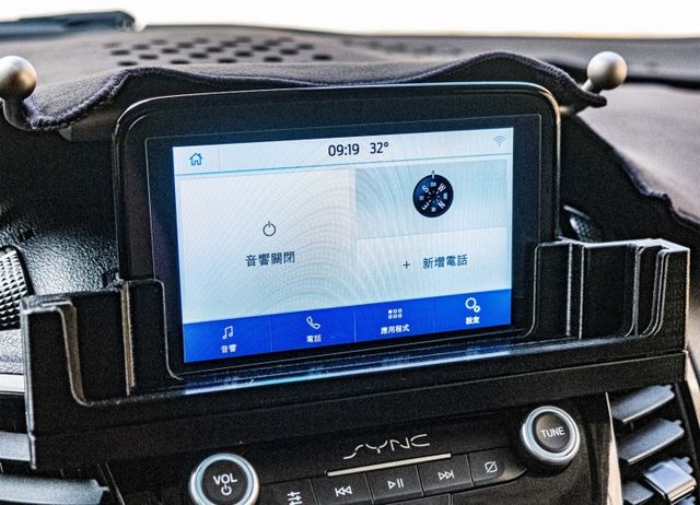 玩咖版 HID頭燈 I-KEY 全景天窗 車頂行李架 雙前加熱椅 倒車顯影 ACC跟車 原廠6年保固中  第14張相片