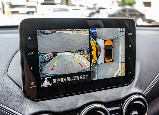 尊爵環景智駕版 盲點警示 LED頭燈 數位儀表 倒車顯影 360環景系統 僅跑1萬多公里 原廠保固中  第12張相片