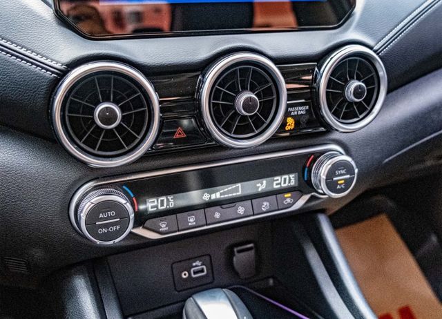 尊爵環景智駕版 盲點警示 LED頭燈 數位儀表 倒車顯影 360環景系統 僅跑1萬多公里 原廠保固中  第13張相片