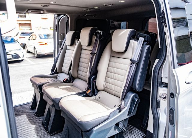2022年式 豪華版八人座 185匹馬力 10向電動椅 SYNC3 倒車顯影 ACC跟車 多功能方向盤 僅跑7萬多  第8張相片