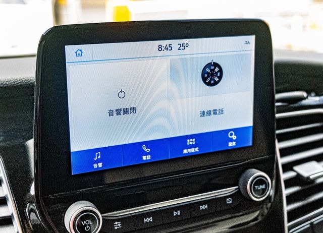 2022年式 豪華版八人座 185匹馬力 10向電動椅 SYNC3 倒車顯影 ACC跟車 多功能方向盤 僅跑7萬多  第14張相片