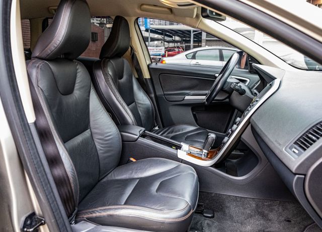 2011年XC60 T5版 HID頭燈 多功能方向盤 車頂行李架 電動尾門 雙區恆溫空調 瑞典戰車  第9張相片