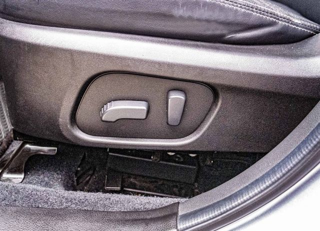 XT Premium版 HK音響組 電動天窗 I-KEY 電動尾門 HID頭燈 電動座椅 電子後視鏡 倒車顯影 衛星導航  第18張相片