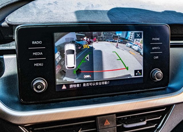 豪華動能版 ACC跟車 LED頭燈 盲點警示 I-KEY車道維持偏移 倒車顯影 電動尾門 原廠保固中  第14張相片
