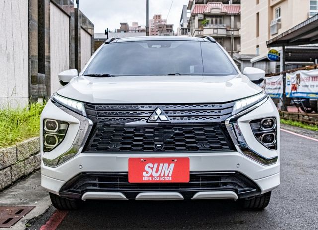 小改款S-AWC旗艦版 全時四輪傳動 全景天窗 ACC跟車 雙前電動椅 觸控螢幕 倒車顯影 電子後視鏡  第2張相片