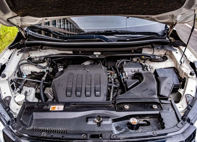 小改款S-AWC旗艦版 全時四輪傳動 全景天窗 ACC跟車 雙前電動椅 觸控螢幕 倒車顯影 電子後視鏡  第5張相片