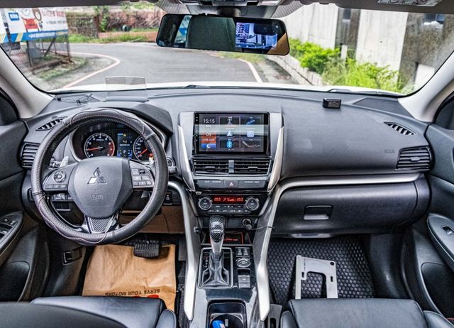 小改款S-AWC旗艦版 全時四輪傳動 全景天窗 ACC跟車 雙前電動椅 觸控螢幕 倒車顯影 電子後視鏡  第6張相片