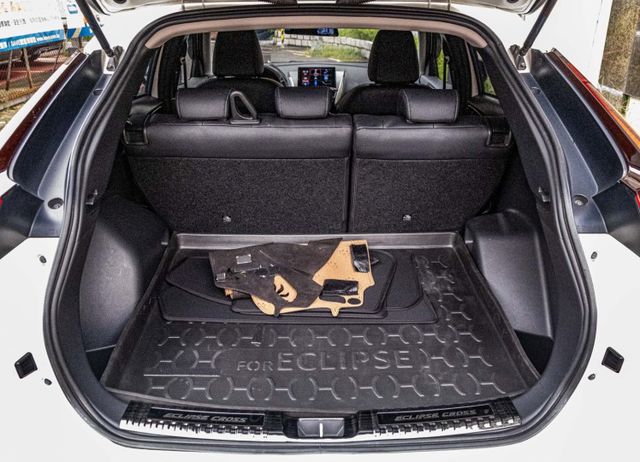 小改款S-AWC旗艦版 全時四輪傳動 全景天窗 ACC跟車 雙前電動椅 觸控螢幕 倒車顯影 電子後視鏡  第9張相片