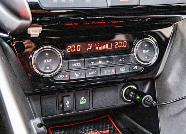 小改款S-AWC旗艦版 全時四輪傳動 全景天窗 ACC跟車 雙前電動椅 觸控螢幕 倒車顯影 電子後視鏡  第15張相片