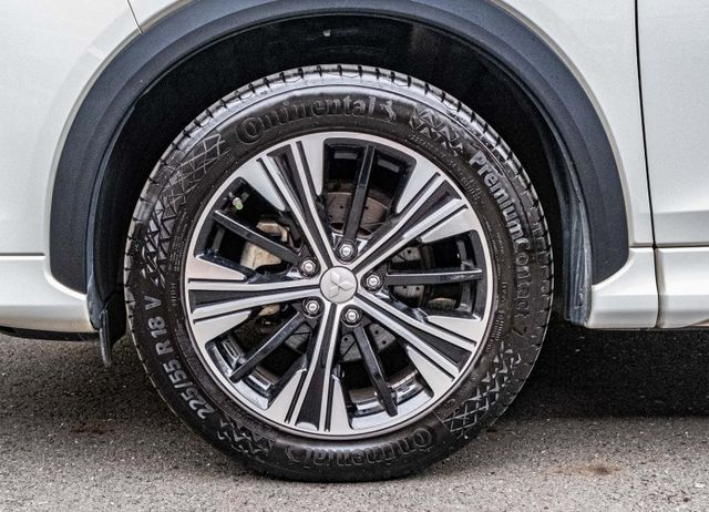 小改款S-AWC旗艦版 全時四輪傳動 全景天窗 ACC跟車 雙前電動椅 觸控螢幕 倒車顯影 電子後視鏡  第20張相片