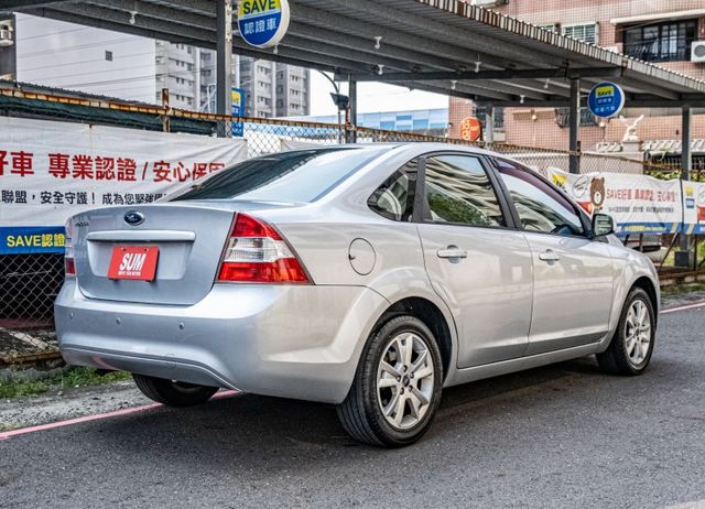 2011年式 FOCUS1.8 優質代步⾞⼜來了 要買的動作要快只有⼀台  第4張相片
