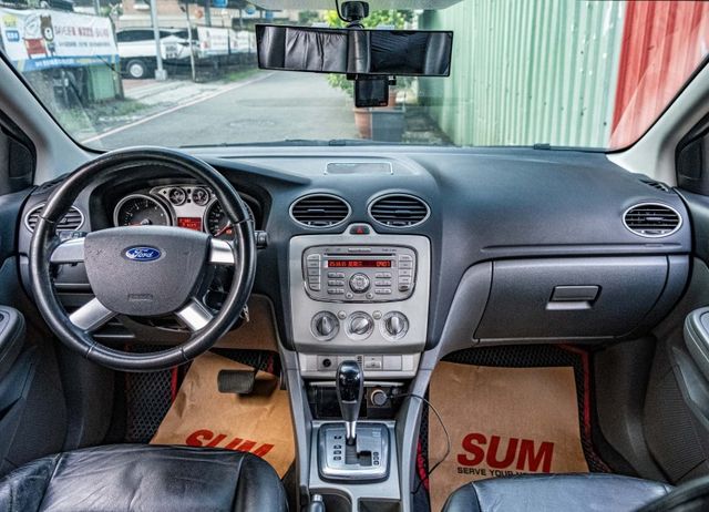 2011年式 FOCUS1.8 優質代步⾞⼜來了 要買的動作要快只有⼀台  第5張相片