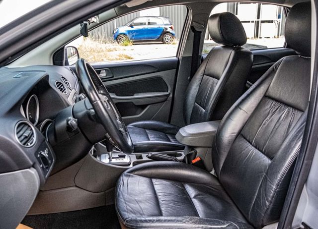 2011年式 FOCUS1.8 優質代步⾞⼜來了 要買的動作要快只有⼀台  第6張相片