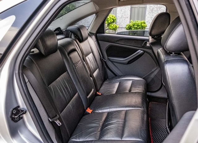 2011年式 FOCUS1.8 優質代步⾞⼜來了 要買的動作要快只有⼀台  第8張相片