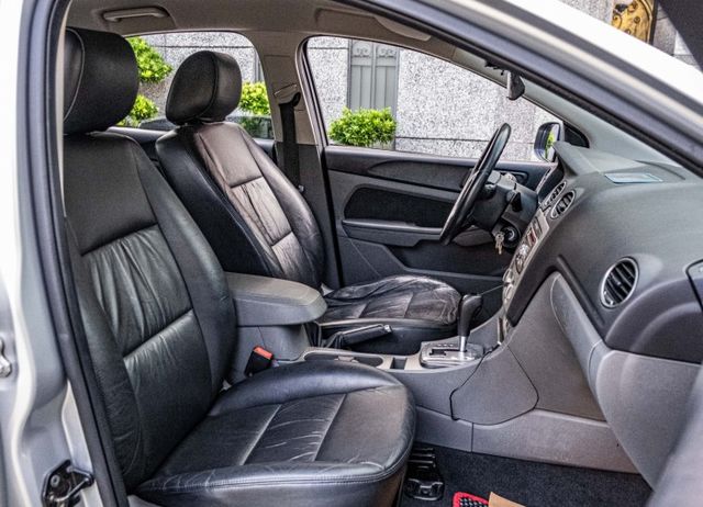 2011年式 FOCUS1.8 優質代步⾞⼜來了 要買的動作要快只有⼀台  第9張相片