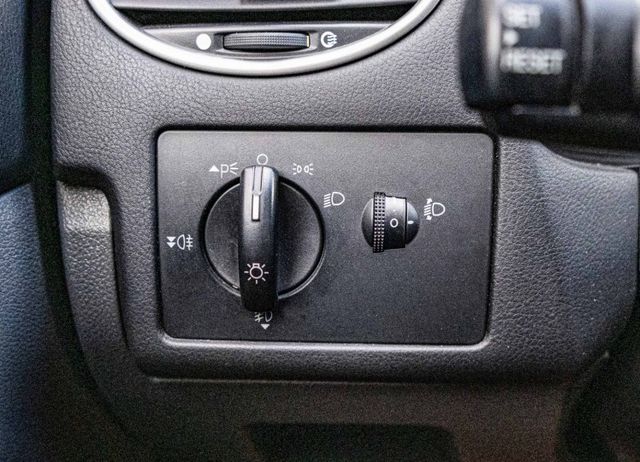 2011年式 FOCUS1.8 優質代步⾞⼜來了 要買的動作要快只有⼀台  第18張相片