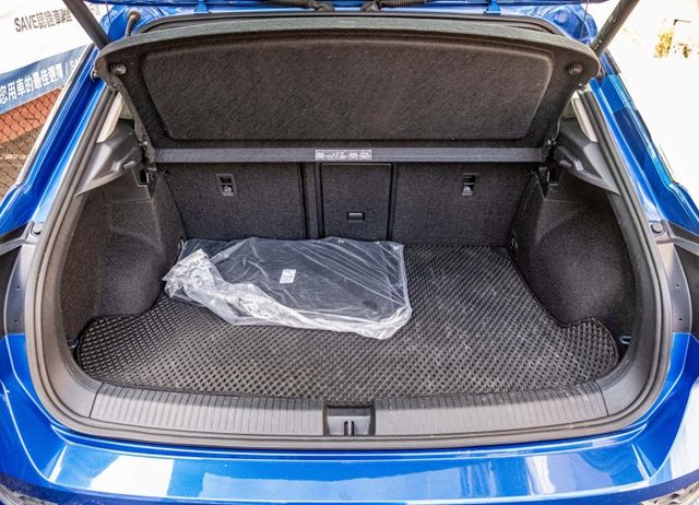 Style Design版 自動停車 電動尾門 倒車顯影 盲點偵測 ACC跟車 車道維持及偏移 全原廠保養  第9張相片