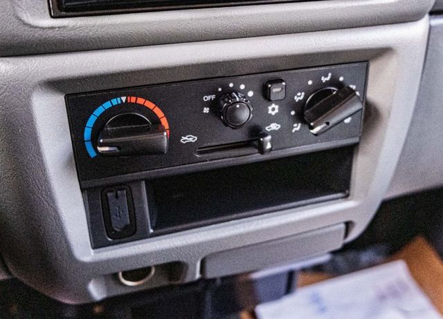 2018年 手排小貨車 加裝升降尾門及帆布 升級行車記錄器 僅跑10萬公里  第16張相片