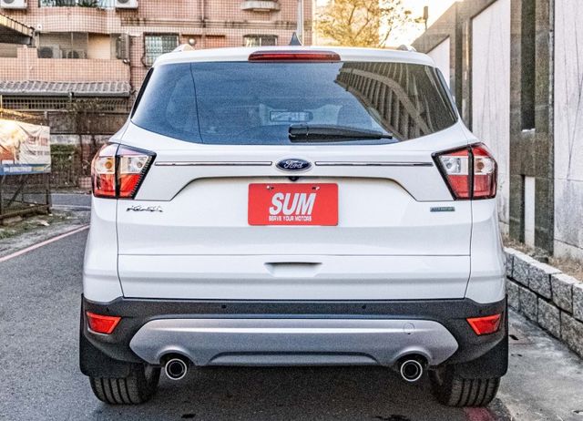 2017年式 小改款經典時尚版 7安全氣囊 電動尾門 盲點偵測 I-Key 定速巡航 倒車顯影 Sync3原廠車機系統  第3張相片