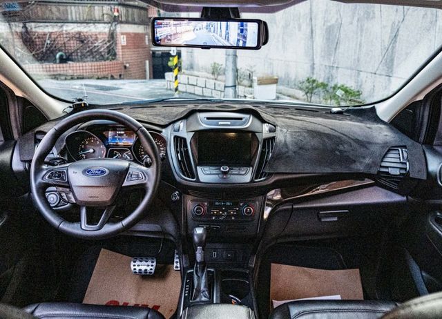 2017年式 小改款經典時尚版 7安全氣囊 電動尾門 盲點偵測 I-Key 定速巡航 倒車顯影 Sync3原廠車機系統  第6張相片