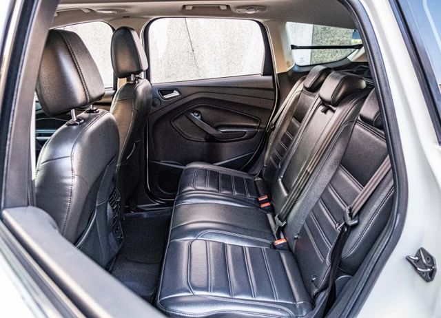 2017年式 小改款經典時尚版 7安全氣囊 電動尾門 盲點偵測 I-Key 定速巡航 倒車顯影 Sync3原廠車機系統  第8張相片