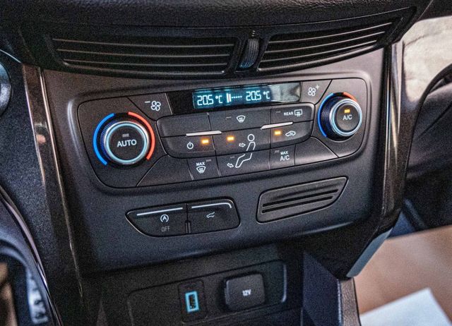 2017年式 小改款經典時尚版 7安全氣囊 電動尾門 盲點偵測 I-Key 定速巡航 倒車顯影 Sync3原廠車機系統  第15張相片