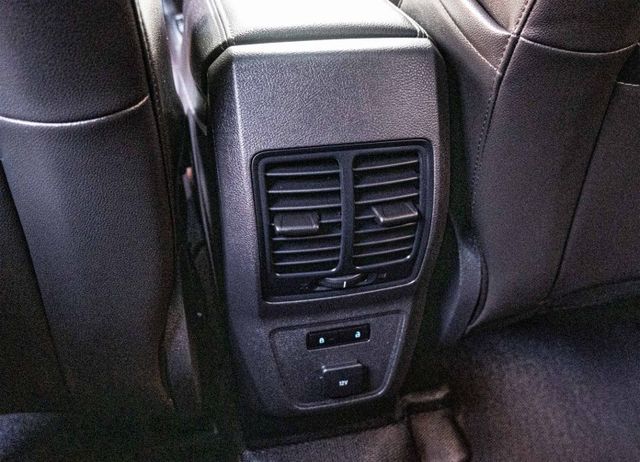 2017年式 小改款經典時尚版 7安全氣囊 電動尾門 盲點偵測 I-Key 定速巡航 倒車顯影 Sync3原廠車機系統  第19張相片