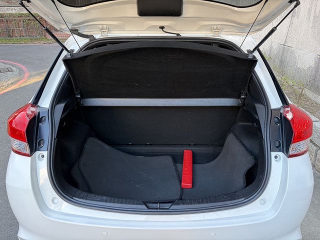 2022年領牌 雅緻版 LED日行燈 升級車機系統 衛星導航 倒車顯影 電子後視鏡 固定原廠保養  第2張相片