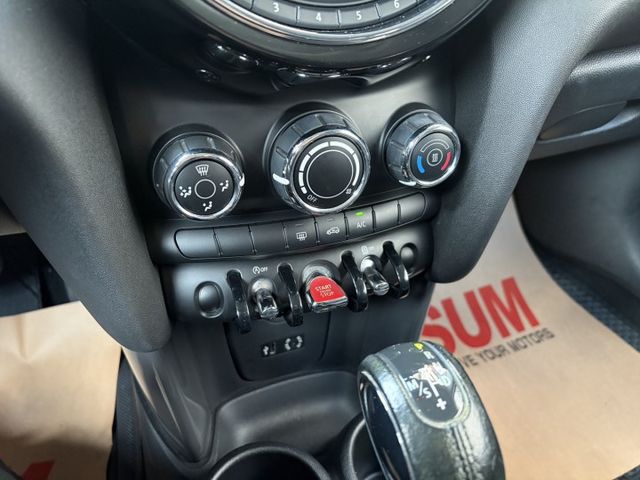 2016年式MINI ONE 加裝衛星導航系統 I-KEY 循跡防滑 怠速熄火 電折後視鏡 冷暖空調 僅跑9萬多公里  第6張相片