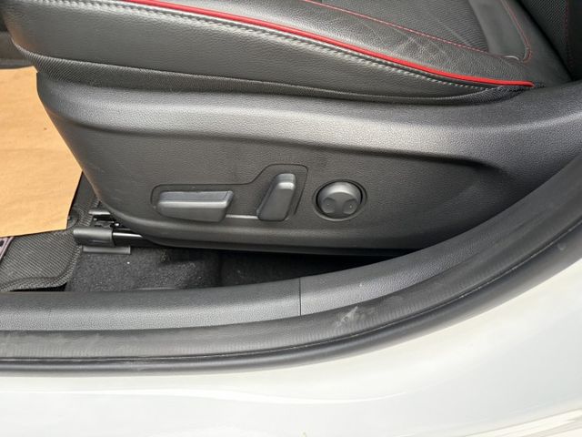 GLT-B版 全彩數位儀表 倒車顯影 ACC跟車 抬頭顯示器 換擋撥片 恆溫空調 僅跑2萬多公里 加購原廠延長保固  第6張相片