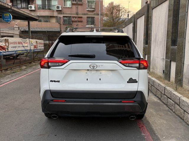 躍野冒險版 4WD 電動座椅 電尾門 全彩數位儀表 360環景 衛星導航 全速域ACC 原廠保固中  第2張相片