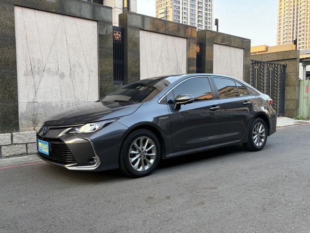 油電尊爵版 數位儀表 TSS2.0輔助駕駛 衛星導航 I-Key 恆溫空調 加裝360環景 GR樣式氣氛燈 原廠保固中  第1張相片