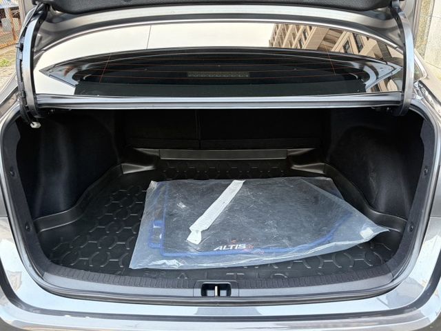 油電尊爵版 數位儀表 TSS2.0輔助駕駛 衛星導航 I-Key 恆溫空調 加裝360環景 GR樣式氣氛燈 原廠保固中  第3張相片