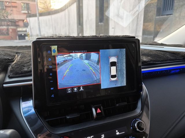 油電尊爵版 數位儀表 TSS2.0輔助駕駛 衛星導航 I-Key 恆溫空調 加裝360環景 GR樣式氣氛燈 原廠保固中  第7張相片