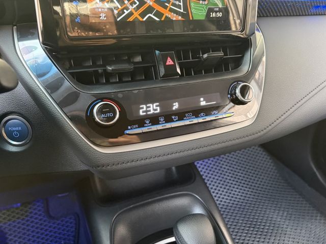 油電尊爵版 數位儀表 TSS2.0輔助駕駛 衛星導航 I-Key 恆溫空調 加裝360環景 GR樣式氣氛燈 原廠保固中  第8張相片